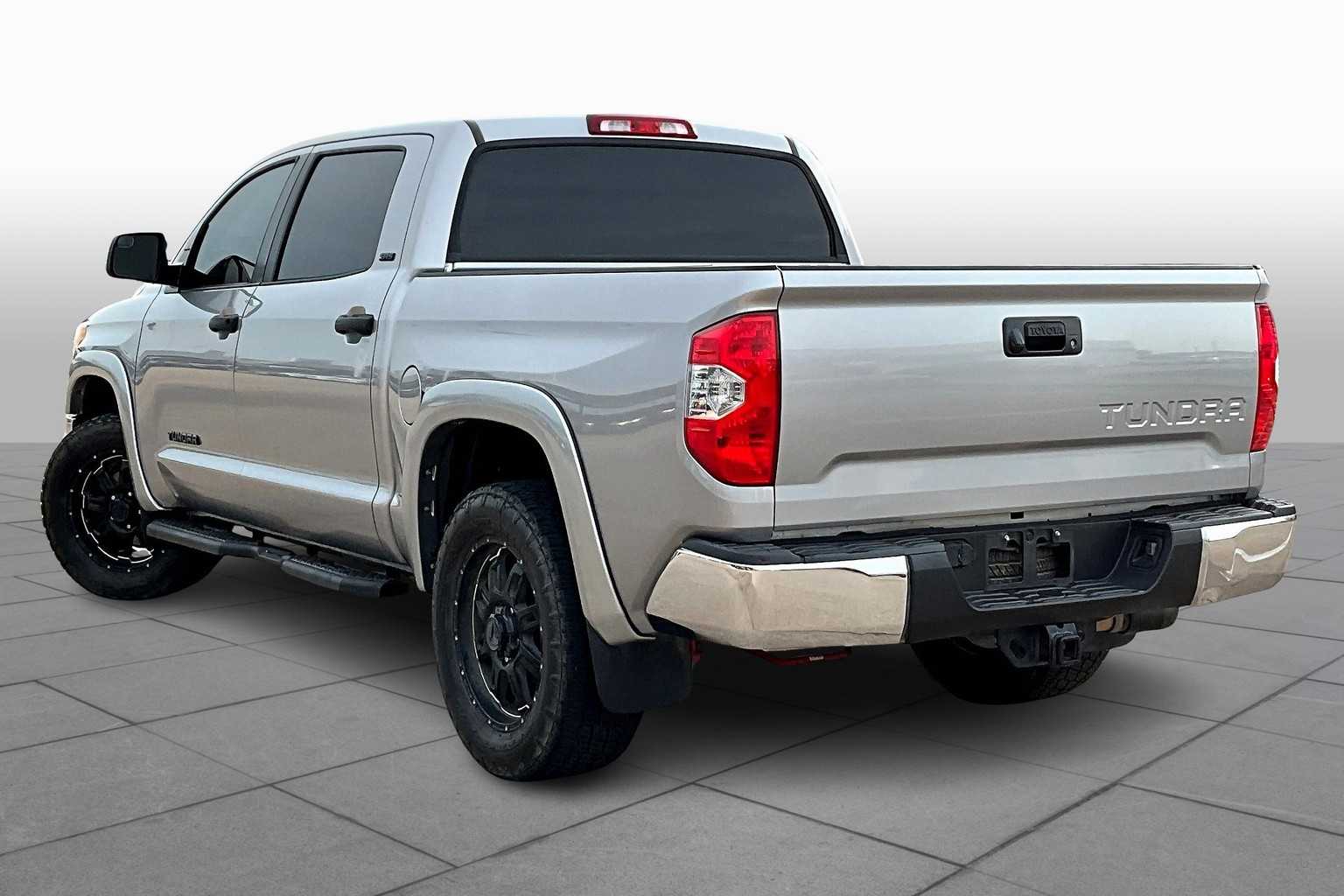 2017 Toyota Tundra SR5 photo 11