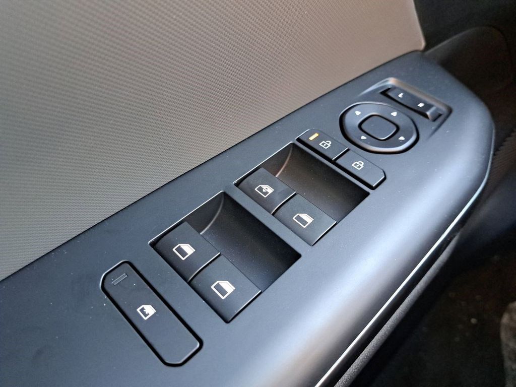 2025 Kia K4 LXS photo 23