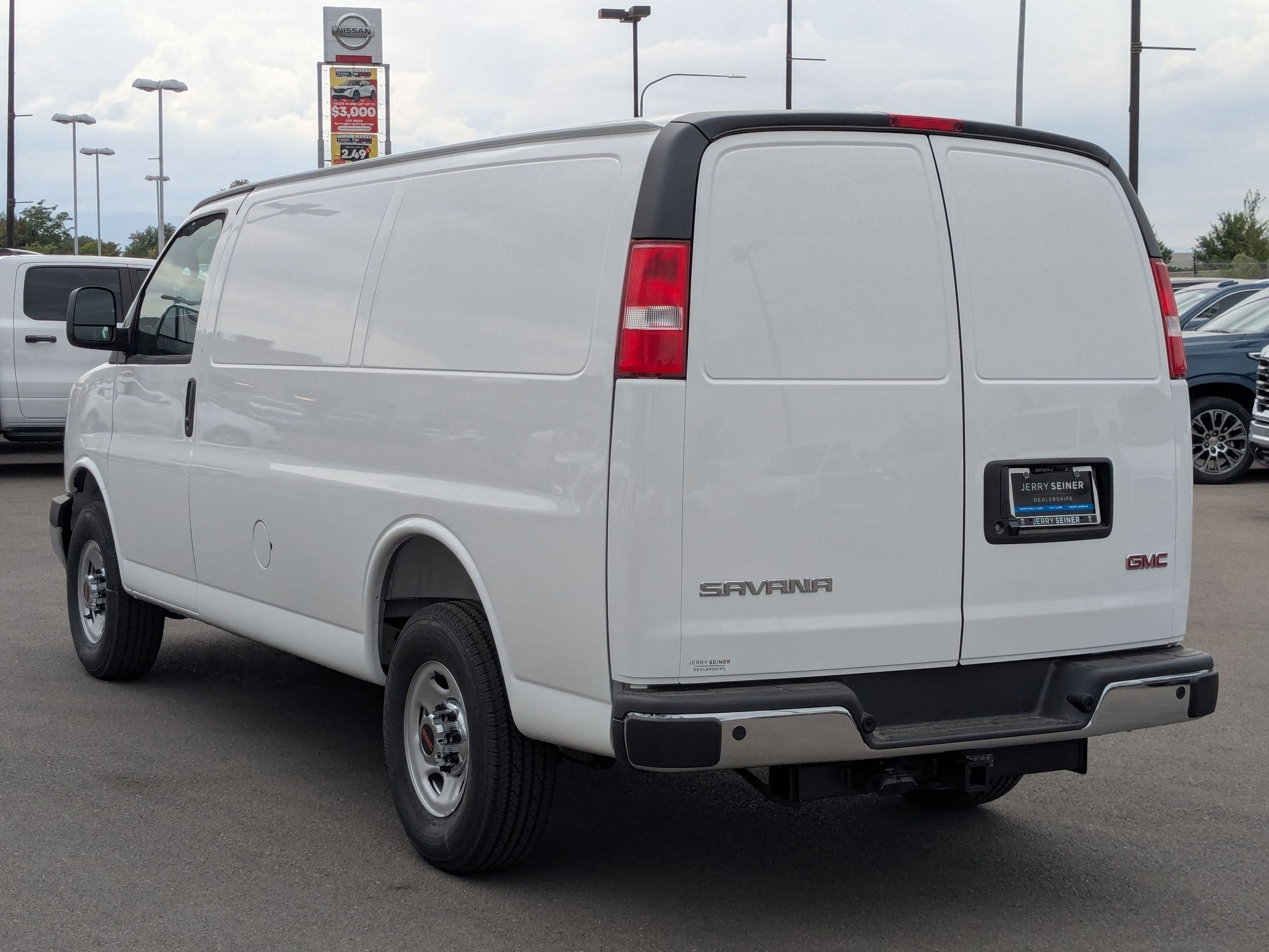 2025 Gmc Savana Cargo 2500 photo 3