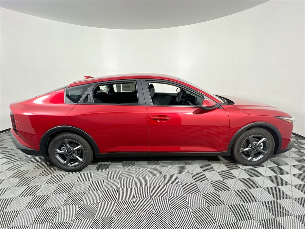2025 Kia K4 LXS photo 2