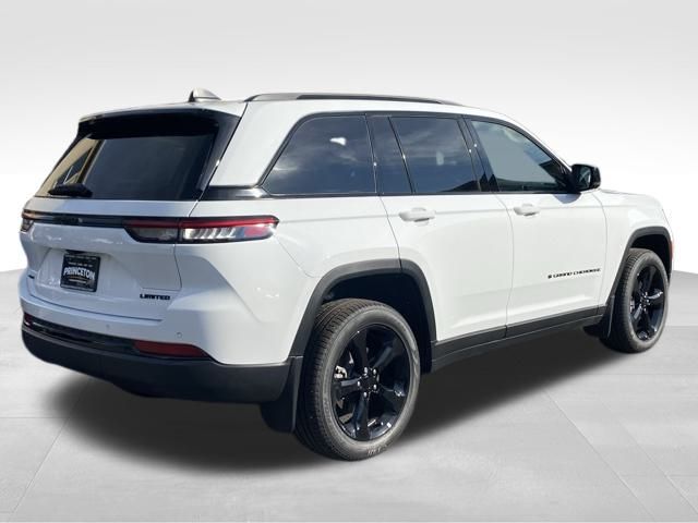 2025 Jeep Grand Cherokee Limited photo 3