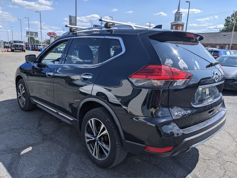 2017 Nissan Rogue SL photo 3