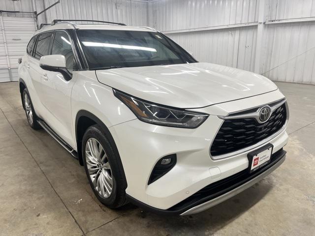 2021 Toyota Highlander Platinum's photo