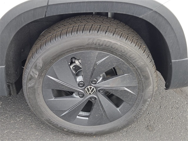 2025 Volkswagen Taos S photo 5