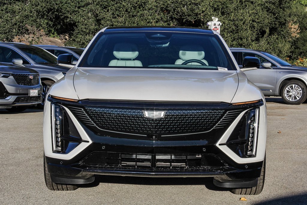 2025 Cadillac Lyriq Sport photo 2