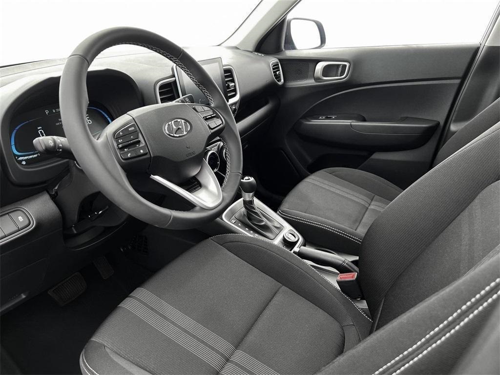 2025 Hyundai Venue SEL photo 7