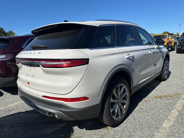 2022 Lincoln Corsair Standard photo 4