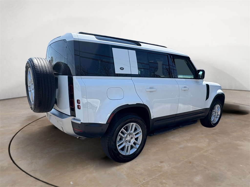 2024 Land Rover Defender 110 S photo 4
