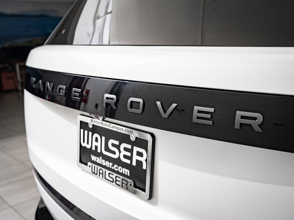 2023 Land Rover Range Rover SE photo 9