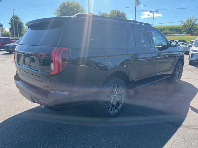 2025 Ford Expedition MAX Platinum photo 4