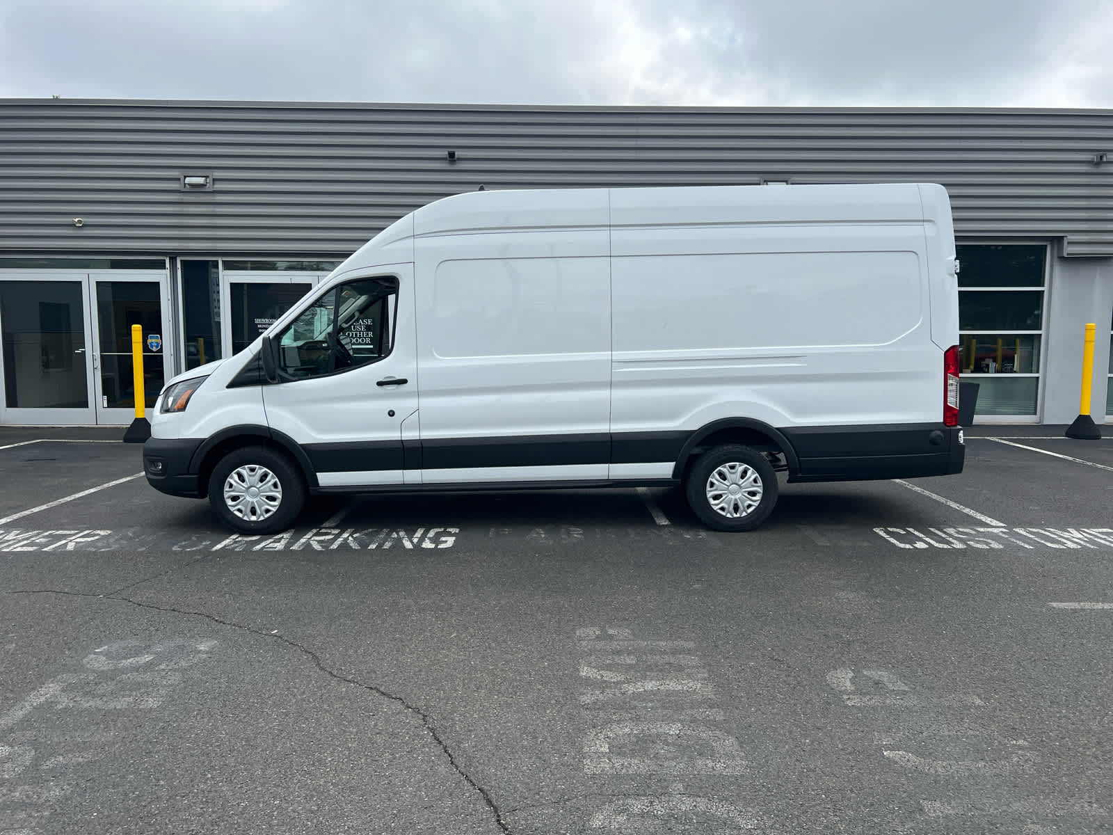 2024 Ford Transit Cargo Van photo 4