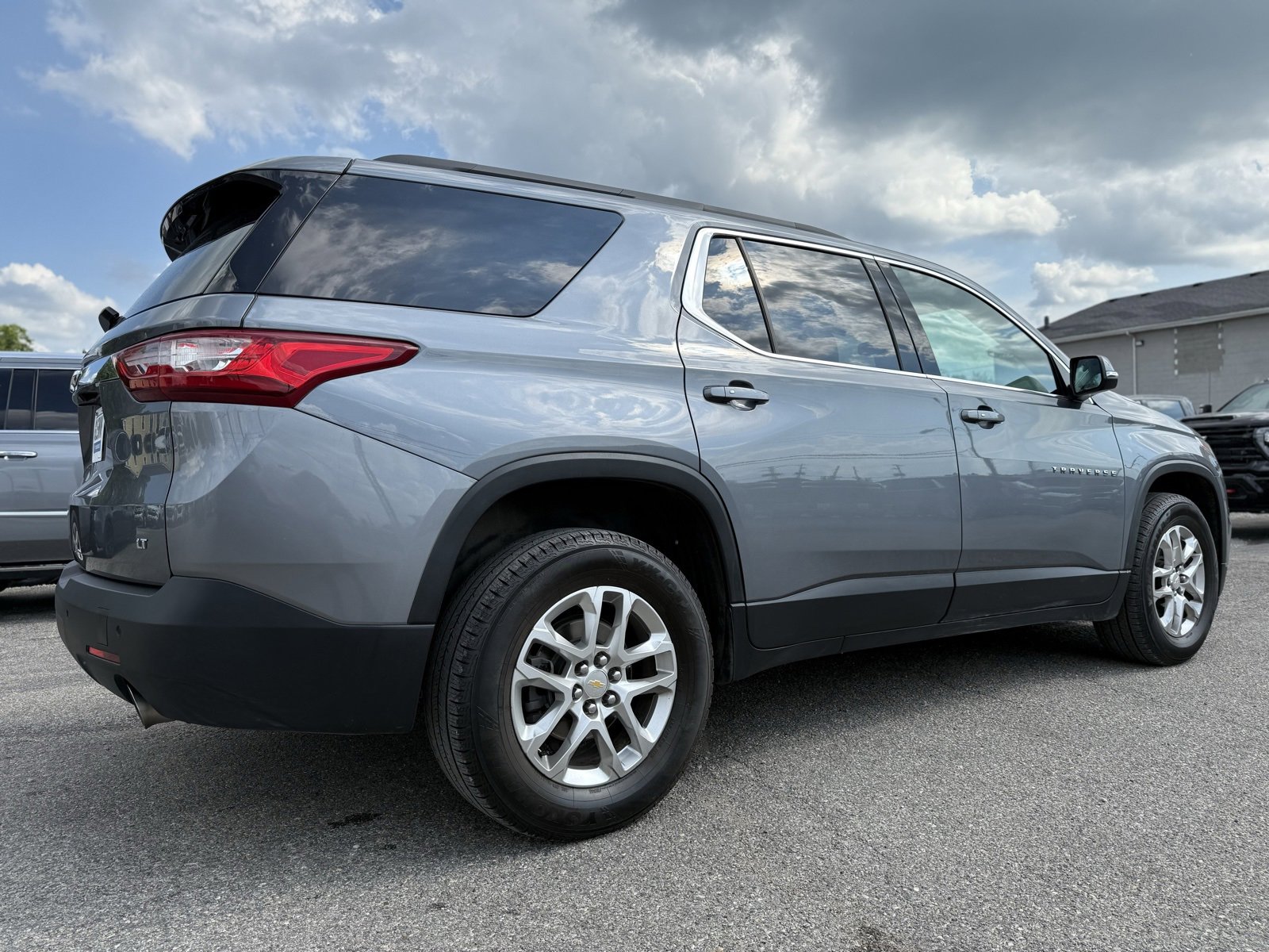 2021 Chevrolet Traverse Cloth photo 2