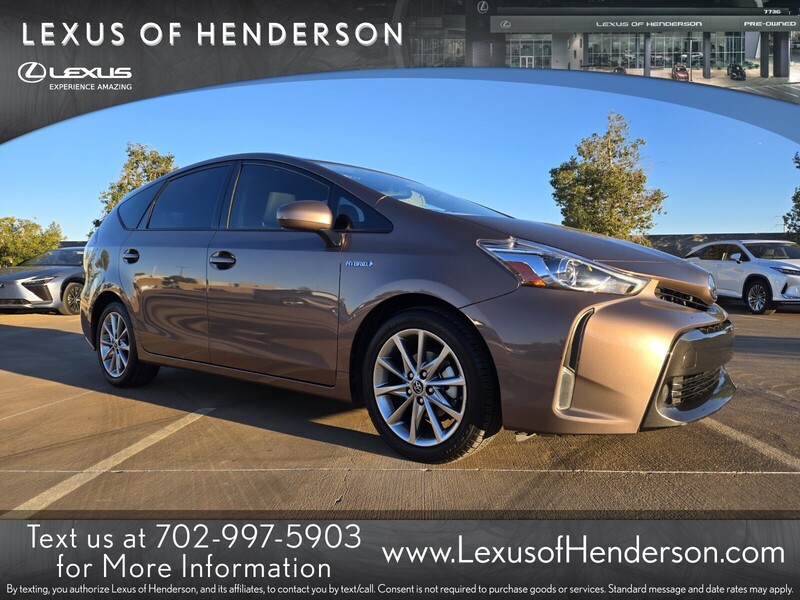 2017 Toyota Prius v Five's photo