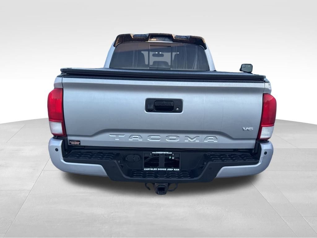 2017 Toyota Tacoma TRD Sport photo 5