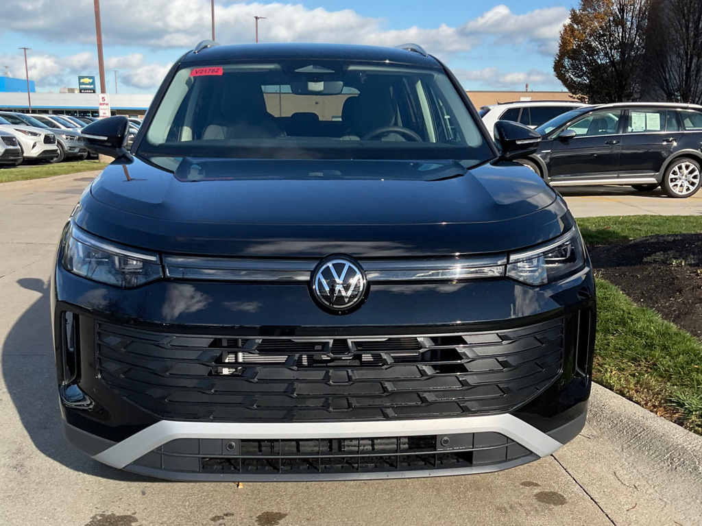 2026 Volkswagen Tiguan SE photo 2