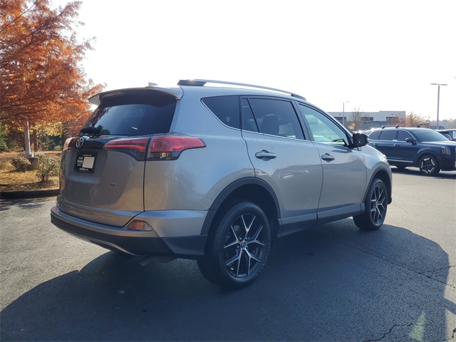 2018 Toyota RAV4 SE photo 4