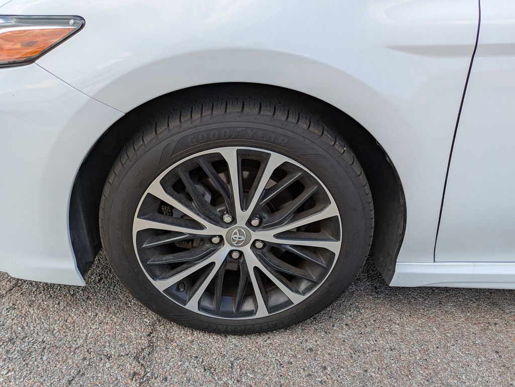 2018 Toyota Camry SE photo 25