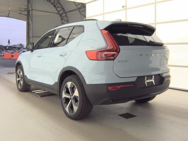 2025 Volvo XC40 Plus photo 4