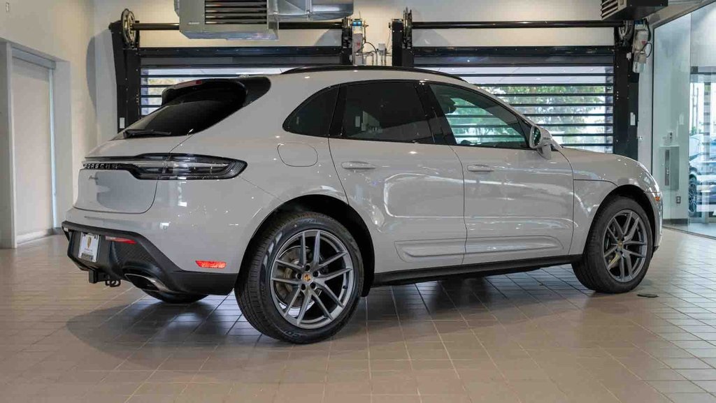2025 Porsche Macan T photo 4