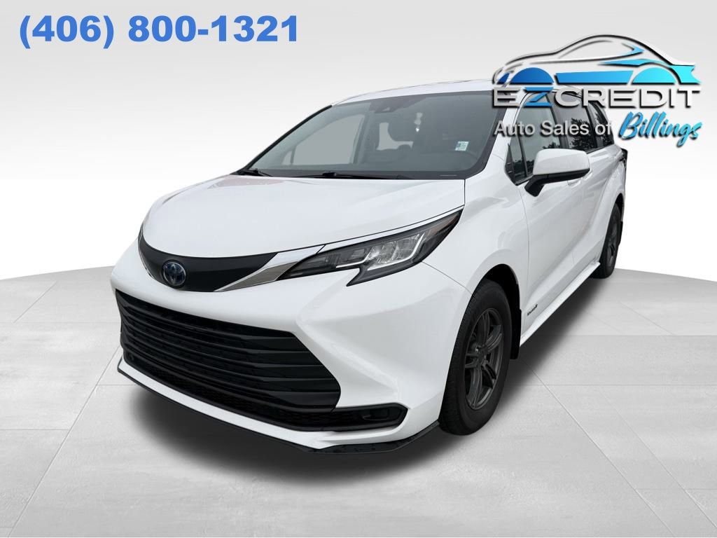 2021 Toyota Sienna LE's photo