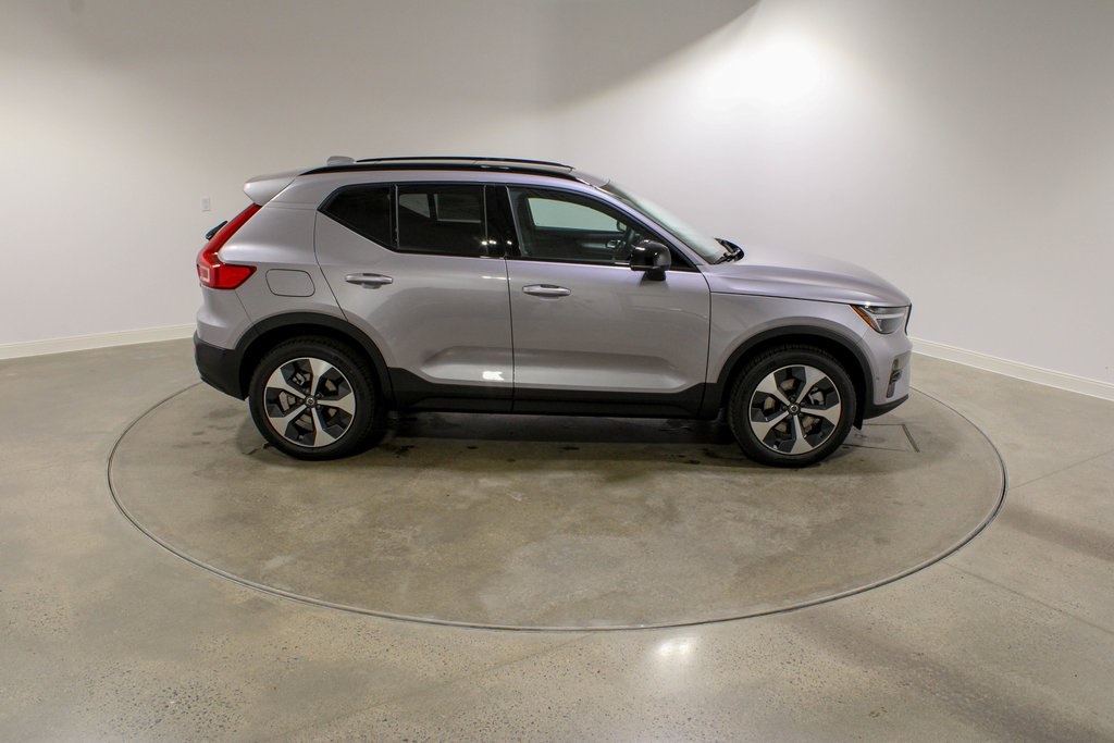 2026 Volvo XC40 Plus photo 6