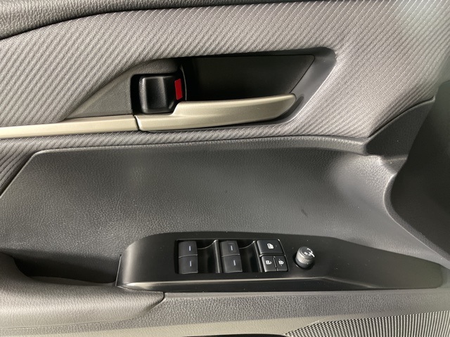 2025 Toyota Camry SE photo 15