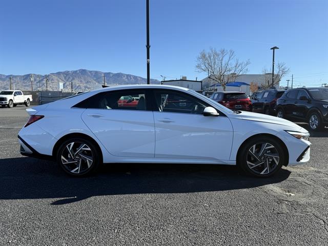 2025 Hyundai Elantra Limited photo 4