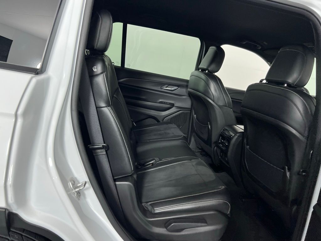 2024 Jeep Grand Cherokee Altitude photo 21