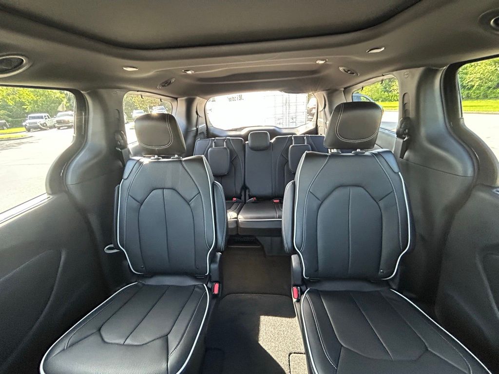 2025 Chrysler Pacifica Limited photo 26