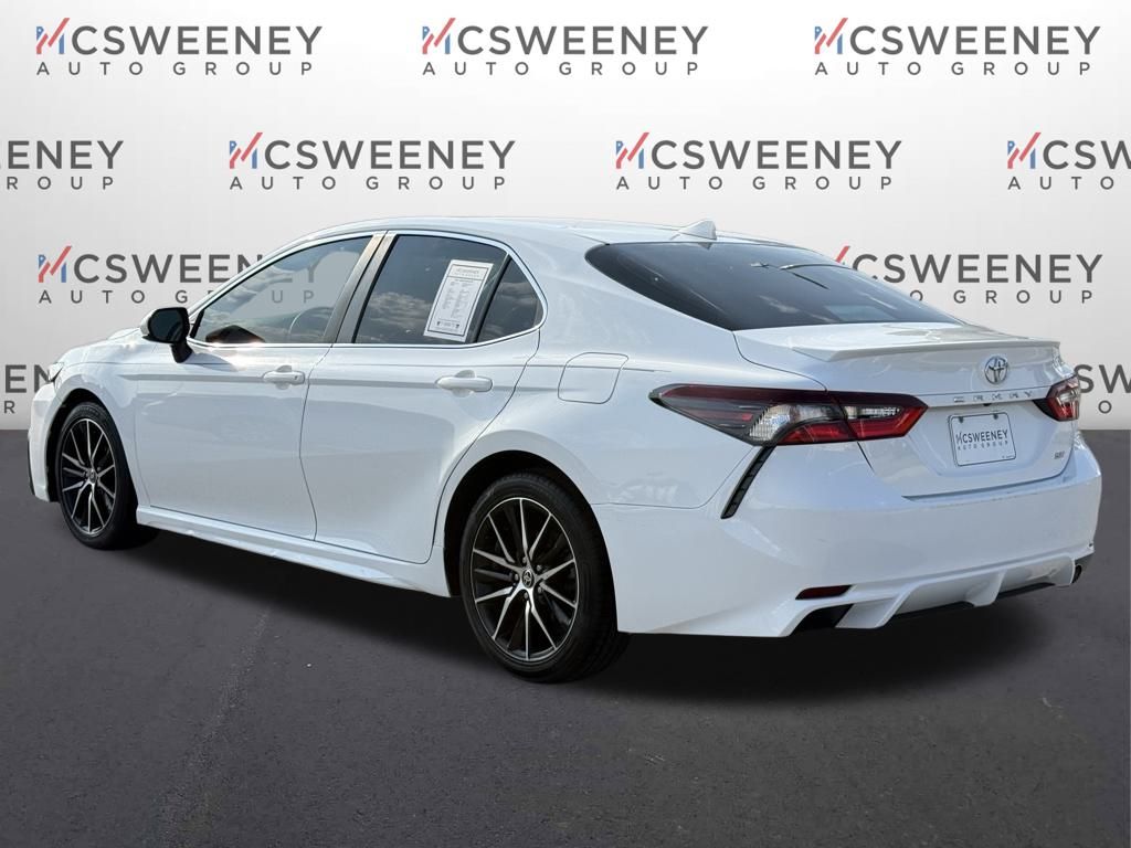 2021 Toyota Camry SE photo 3