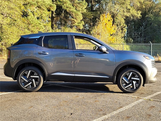 2025 Nissan Kicks SV photo 3