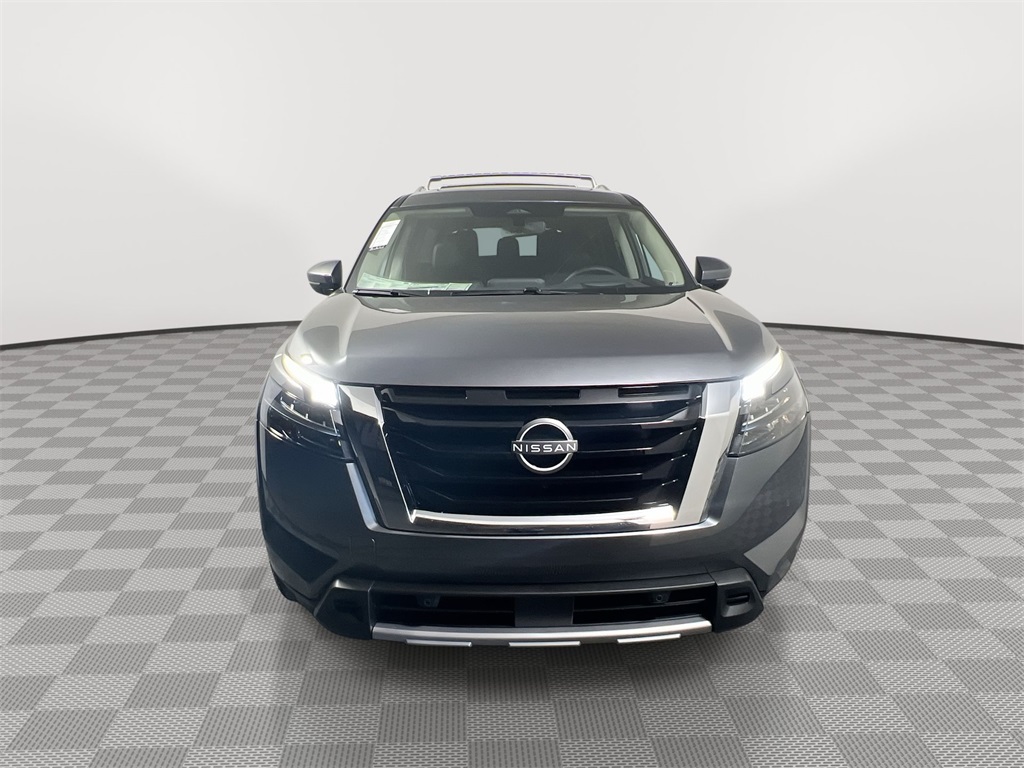 2025 Nissan Pathfinder Platinum photo 3