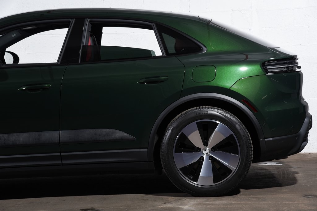 2025 Porsche Macan Electric photo 16