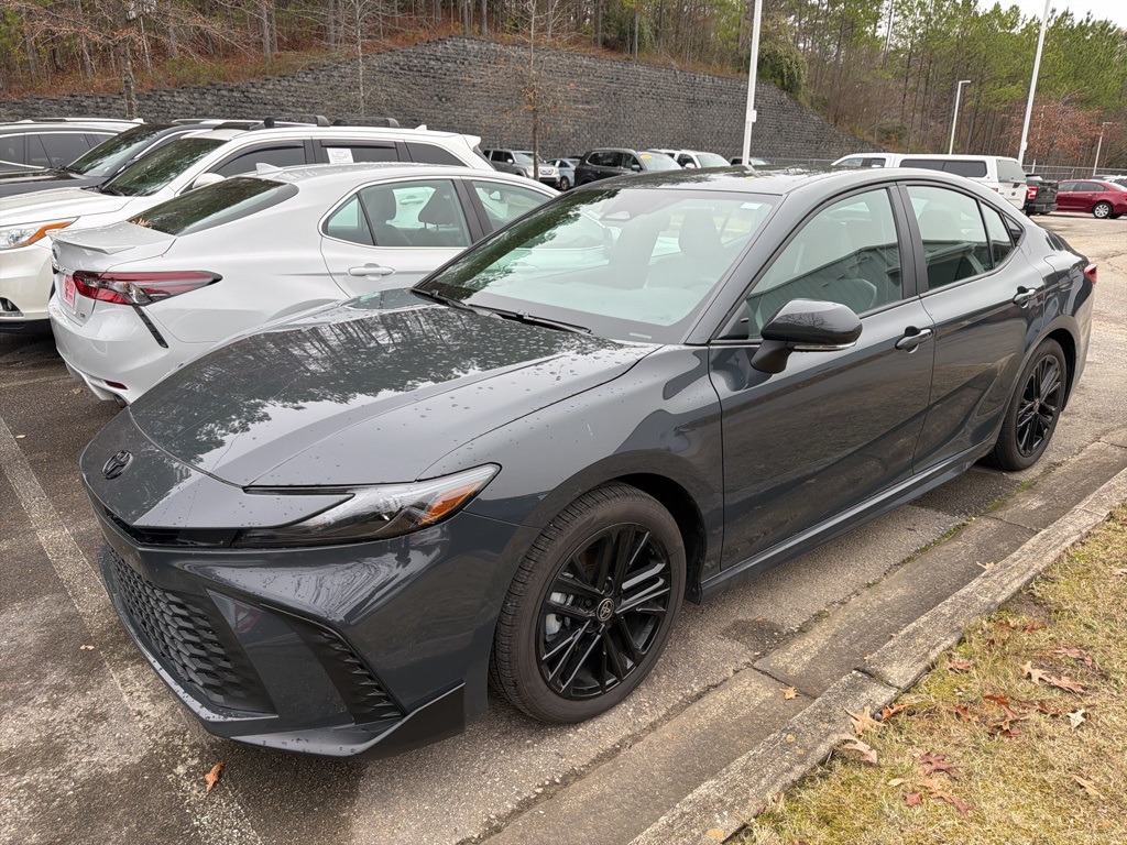 2025 Toyota Camry SE's photo