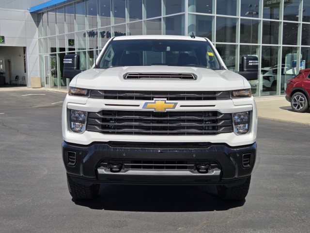 2025 Chevrolet Silverado 2500HD Custom photo 3