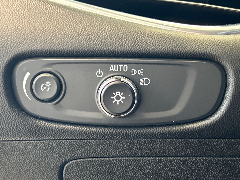 2017 Chevrolet Malibu 1LT photo 35