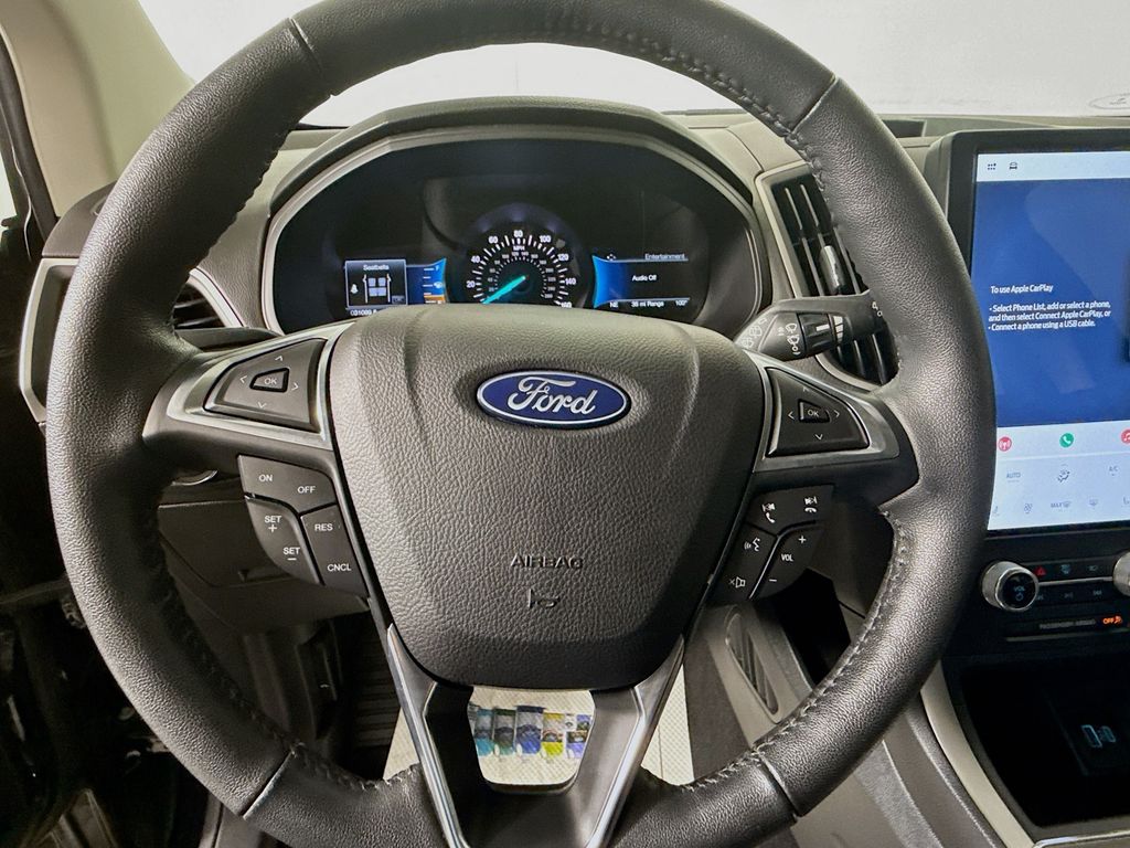 2022 Ford Edge SEL photo 11
