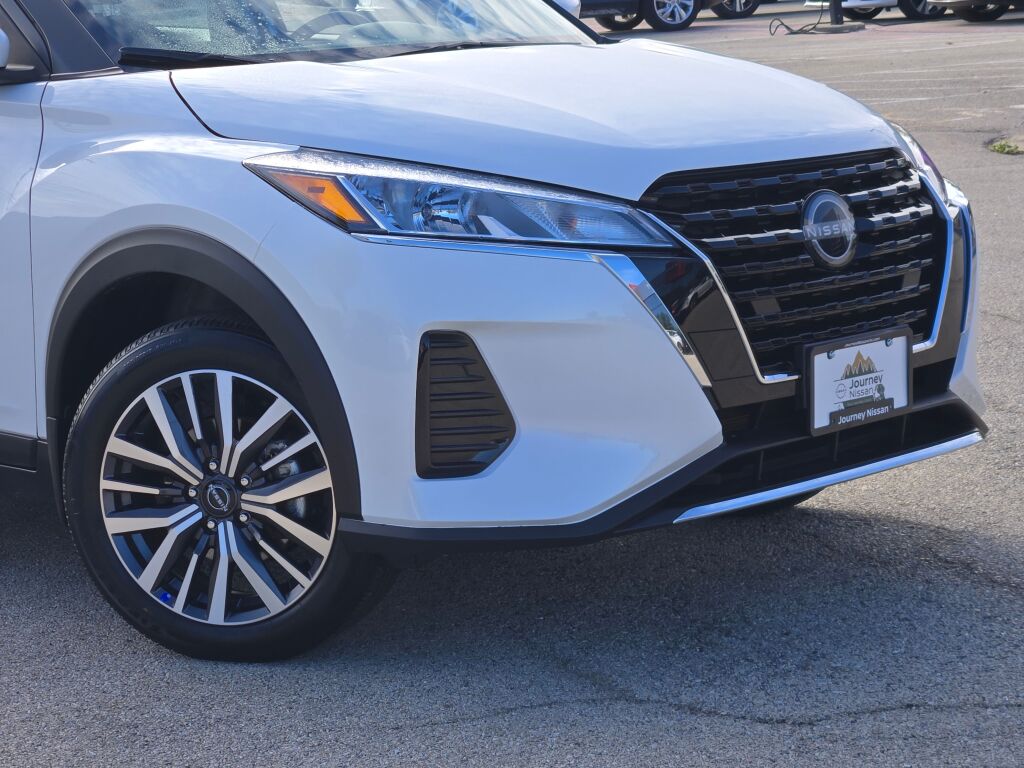 2023 Nissan Kicks SV photo 2
