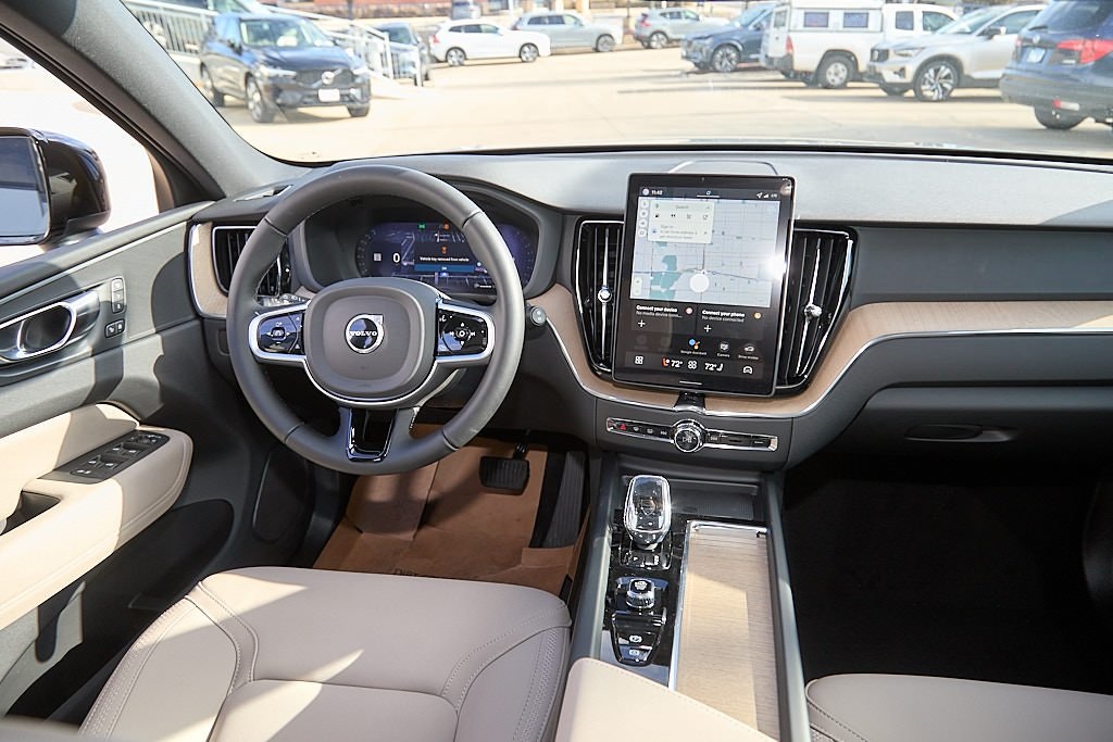 2026 VOLVO XC60 - Image 22