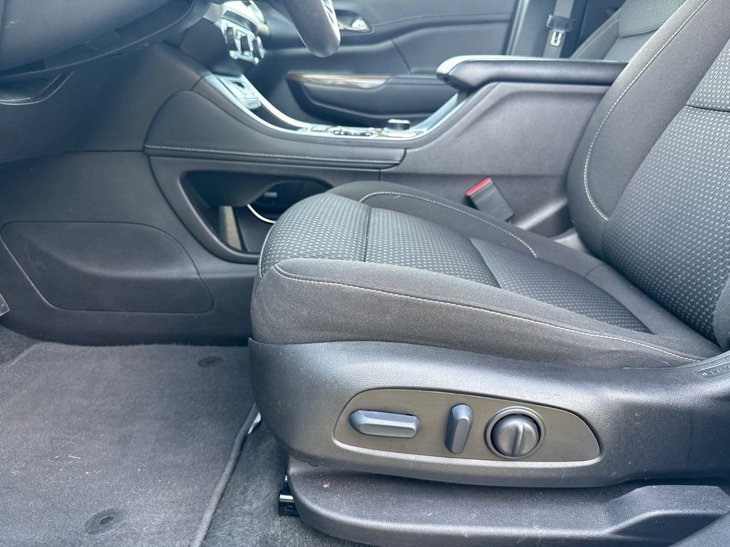 2022 Gmc Acadia SLE photo 8