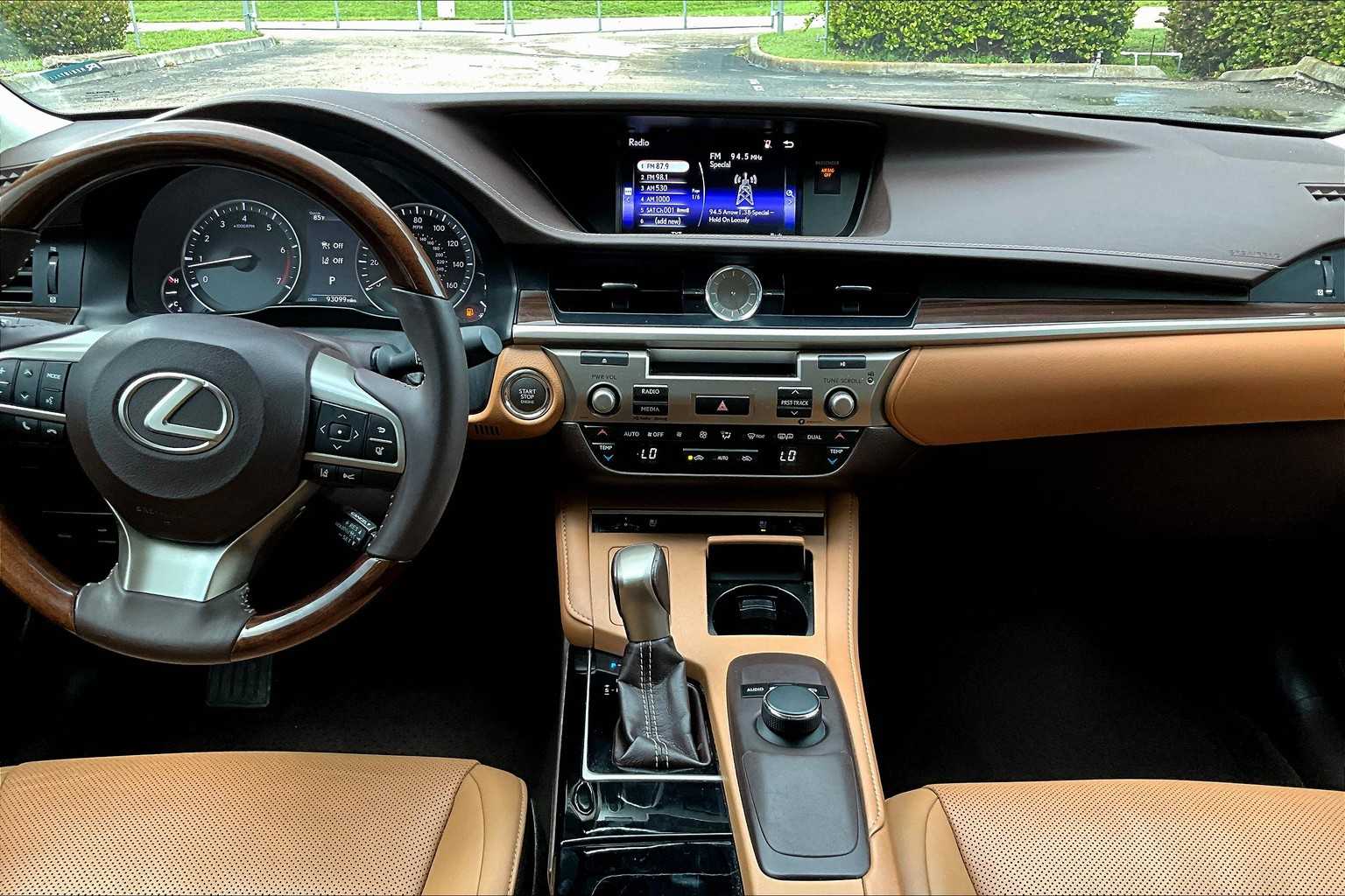 2017 Lexus ES 350 photo 6
