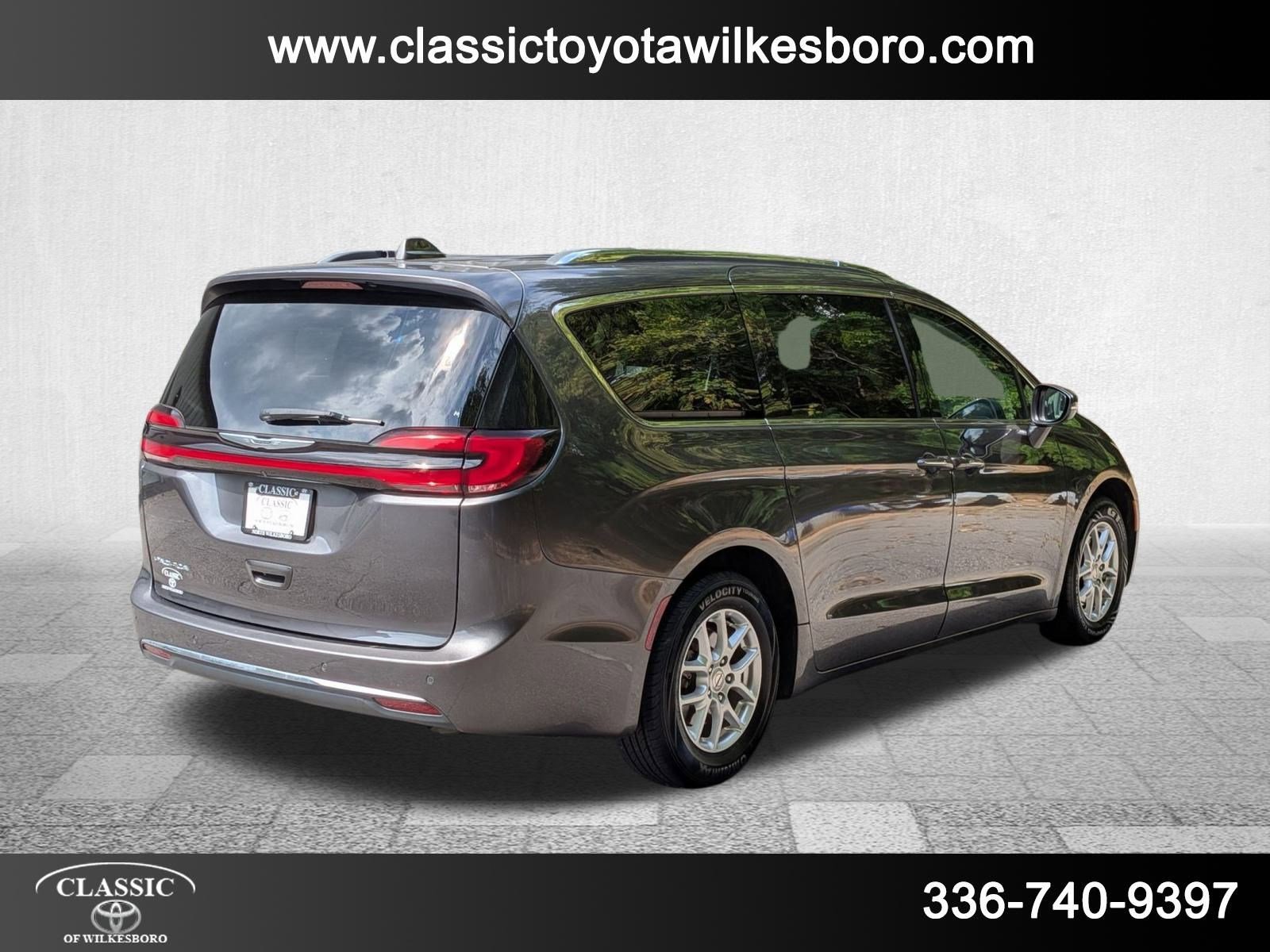 2021 Chrysler Pacifica Touring L photo 5