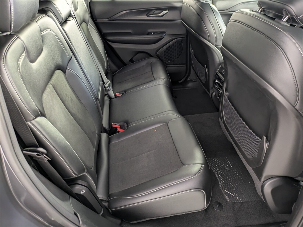 2023 Jeep Grand Cherokee Laredo Altitude photo 24