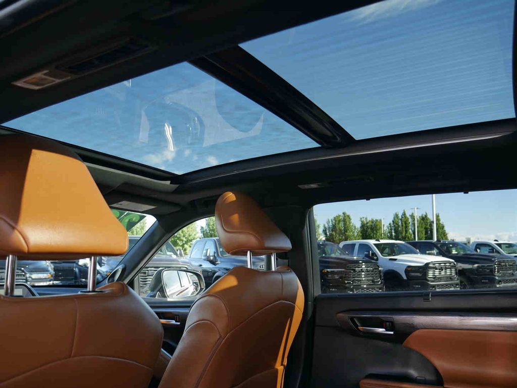 2023 Toyota Highlander LE photo 15