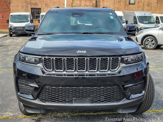 2024 JEEP GRAND CHEROKEE - Image 4