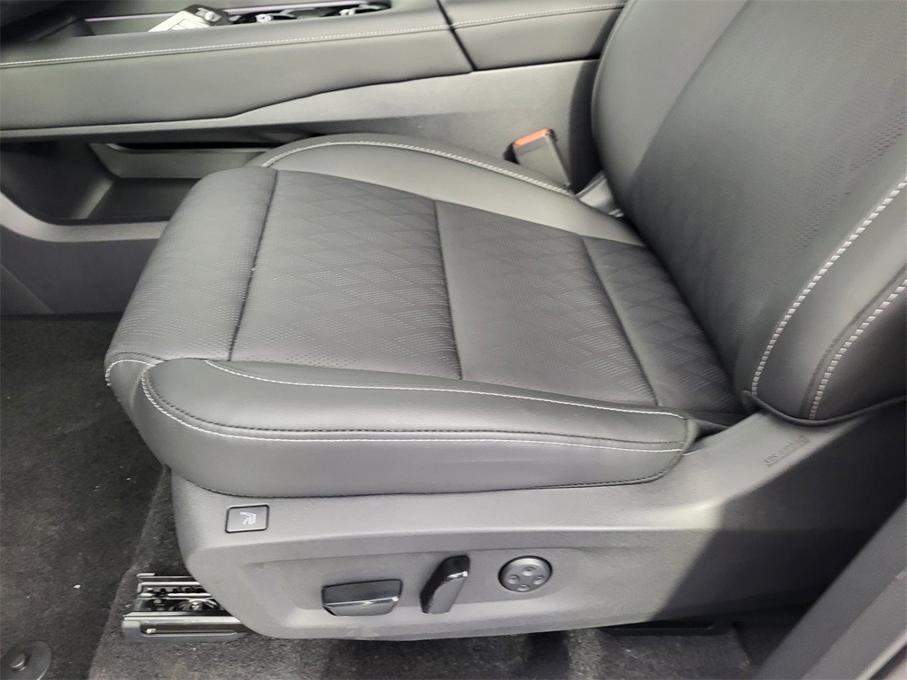2025 Nissan Murano Platinum photo 13
