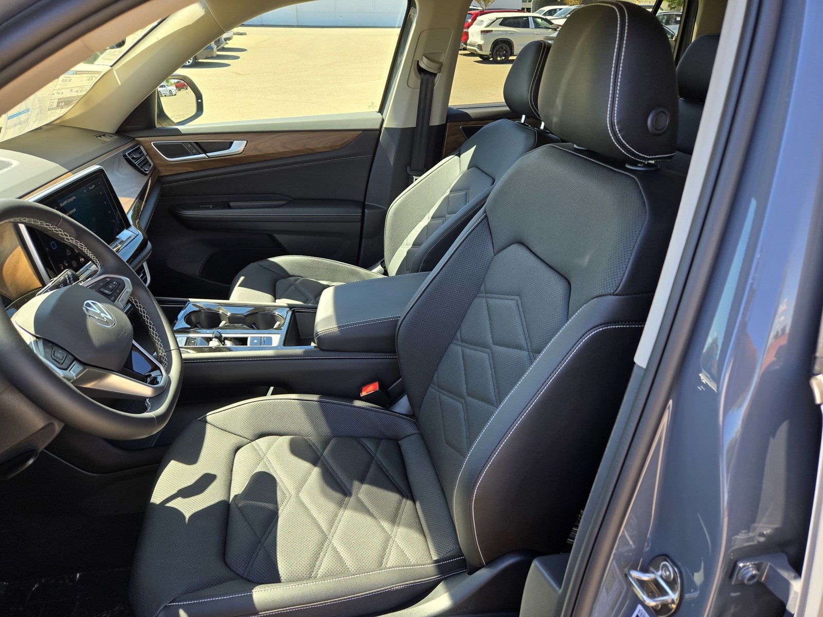 2026 Volkswagen Atlas SE Technology photo 8