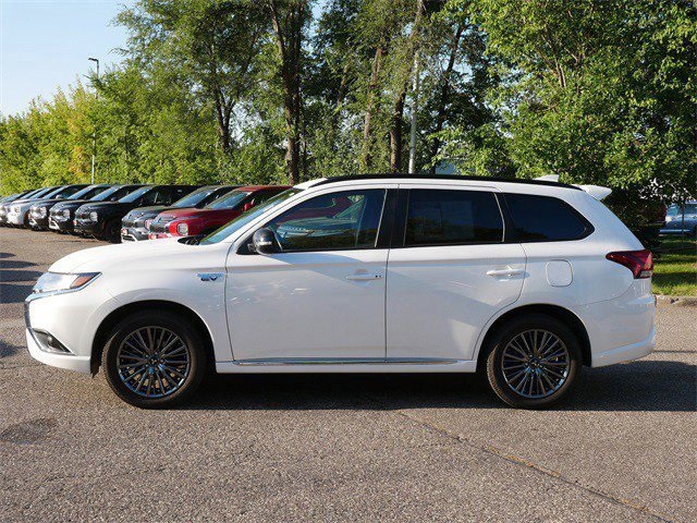 2021 Mitsubishi Outlander PHEV LE photo 4