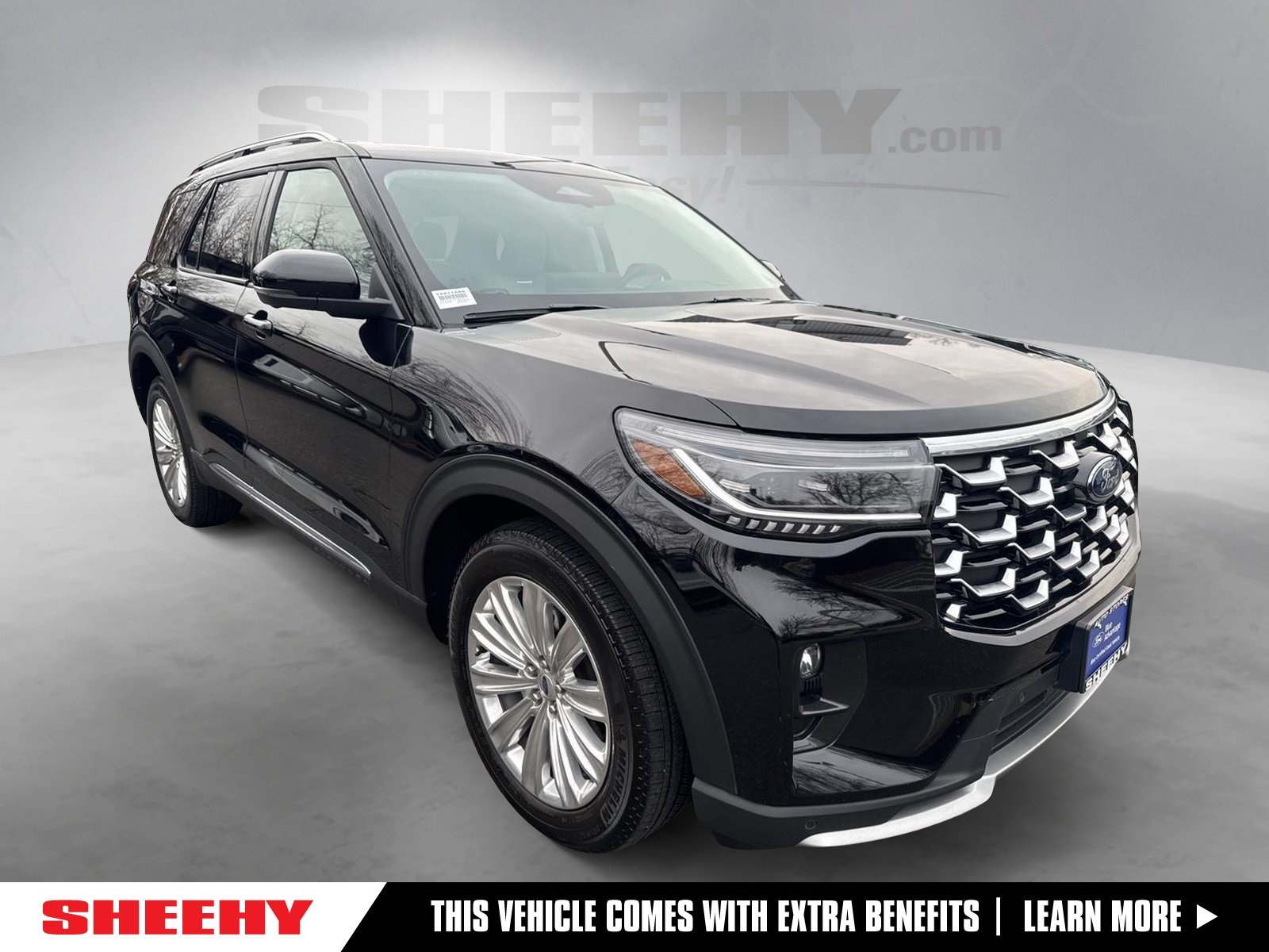 2025 Ford Explorer Platinum's photo