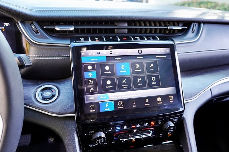 Used 2023 White Jeep Limited image 27